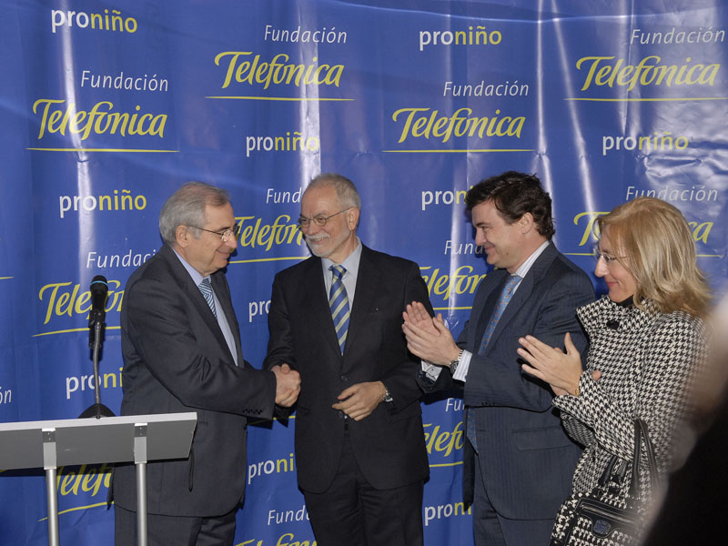De izda. a dcha., Juan José Imbroda, Presidente de la Ciudad Autónoma de Melilla, Javier Nadal, Vicepresidente Ejecutivo de Fundación Telefónica, Álvaro Muñoz de las Casas, Director Territorial de Telefónica para Andalucía, Extremadura, Ceuta y Melilla