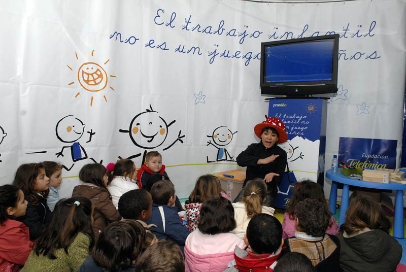 Para los más pequeños destacan la realización de dibujos que servirán de punto de partida para crear cuentos e historias que se irán escribiendo en el blog viajero y una gymkana con actividades experimentales, como la realización de instrumentos musicales