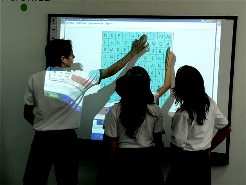 Más de 1.900 niños beneficiarios del programa de erradicación de trabajo infantil de Fundación Telefónica contarán con moderna aula para mejorar sus procesos educativos.