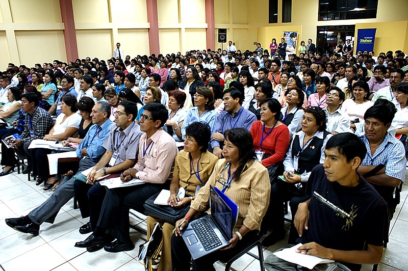 Fundación Telefónica y Ministerio de Educación capacitaron a más de 300 docentes de la ciudad peruana de Tacna