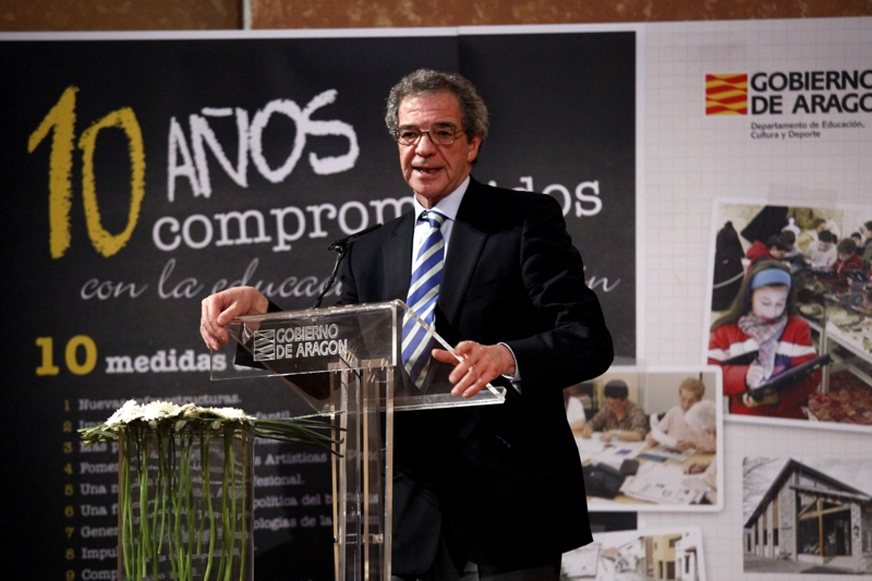 Durante su intervención tras recibir el premio, César Alierta ha destacado que Aragón es una Comunidad pionera y referente en la aplicación de las TIC en la educación, destacando especialmente el trabajo realizado en las zonas rurales