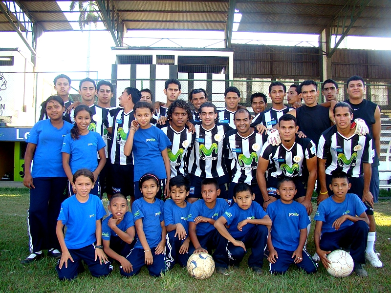 La iniciativa social del Diriangén F.C. es pionera entre los equipos locales, pues es la primera ocasión que un club de fútbol luce el logotipo de un programa social, como muestra de apoyo y solidaridad.