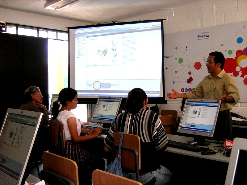 La capacitación fue impartida en colaboración con Microsoft y la misma cuenta con el aval del Ministerio de Educación guatemalteco