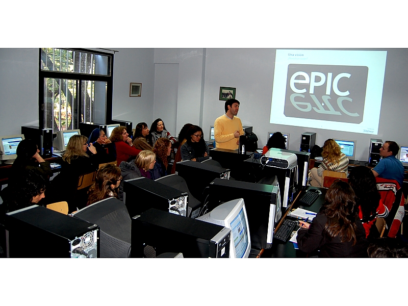 Los docentes participarán de cuatro talleres -a cargo de reconocidos especialistas de Educared Argentina-, cuyas temáticas abordan el uso que le dan los niños y adolescentes a las pantallas electrónicas; comunidades de aprendizaje; entornos lúdicos y tecnología; y los "blogs" en la educación