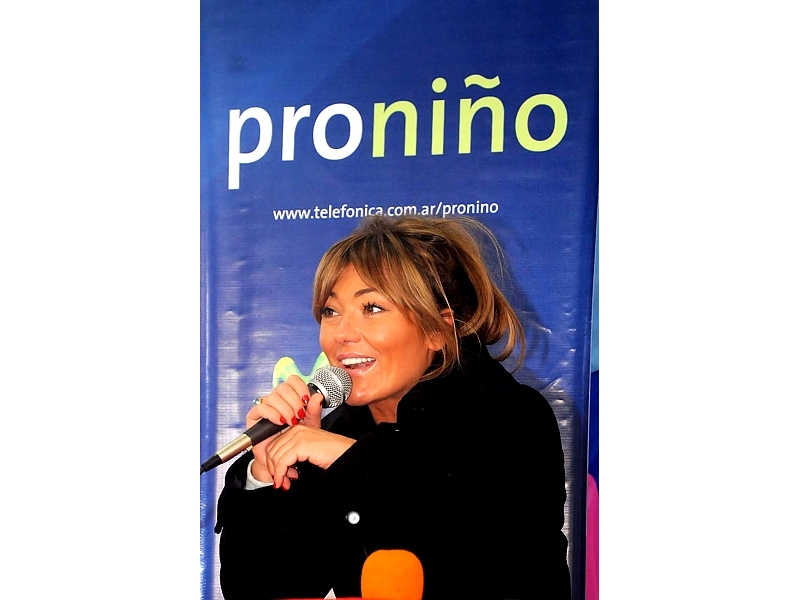La cantante se presentó en la Argentina en el marco de la Gira Movistar Música, que recorrerá 11 países de la región, destinando parte de lo recaudado a Proniño