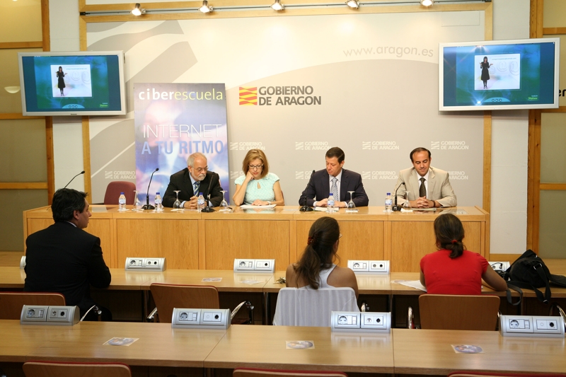 El Departamento de Ciencia y Tecnología del Gobierno de Aragón y Fundación Telefónica han firmado hoy un convenio de colaboración con el objetivo de impulsar el uso de Internet y reducir la brecha digital