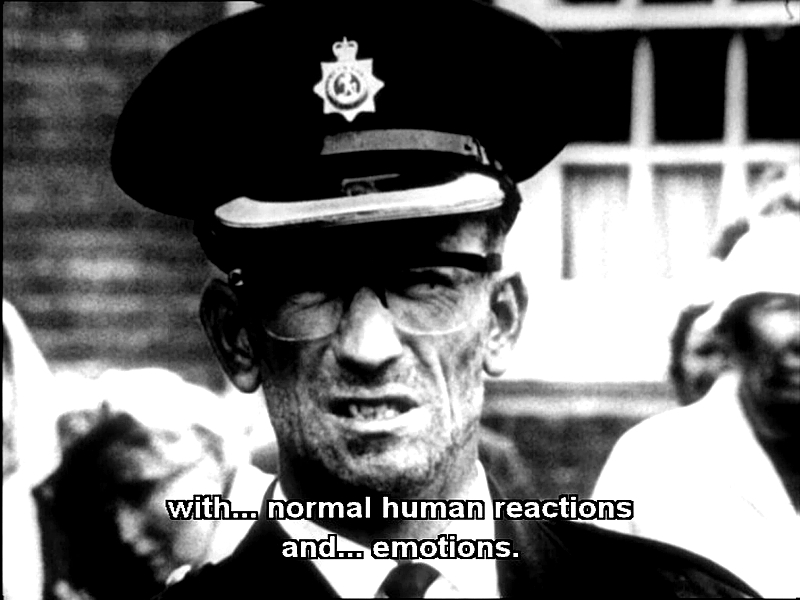 "The War Game" de Peter Watkins / Año 1965. La película se inicia con una voz en off que simula, en forma de reportaje televisivo, el inicio de un conflicto entre el mundo occidental y el soviético a partir de la toma del Berlín controlado por los occidentales.