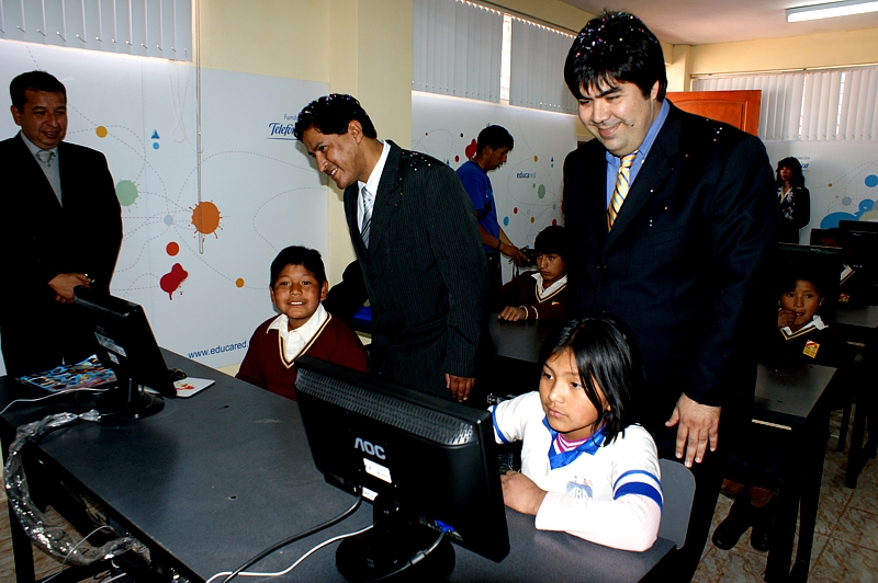 Fundación Telefónica entrega laboratorio informático a escolares de la ciudad peruana de Cusco