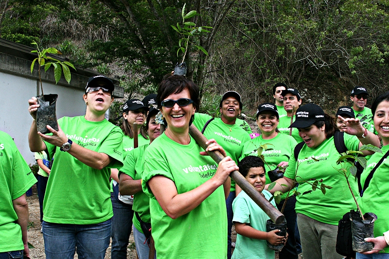 Voluntarios de Telefónica en Venezuela participaron en la I Jornada de Reforestación del Parque Caiza.