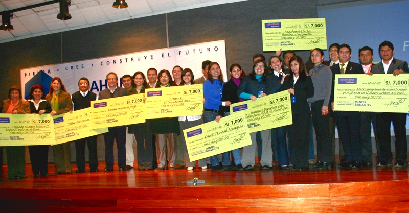 Los equipos ganadores de Lima: Artitreck, CreaTITEvidad, Estudio mientras juego, Kancharyi Llacta, Mi Perú, Semillero del Futuro, Protégeme, Tejiendo nuestro futuro