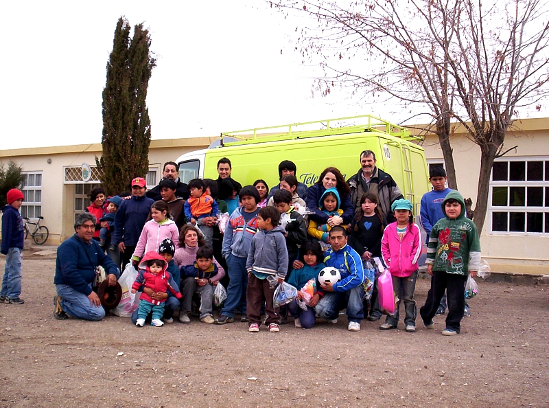 Voluntarios Telefónica entregó más de 2.500 juguetes y útiles escolares