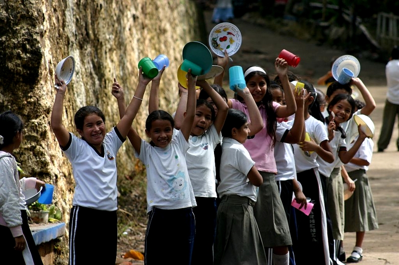 Organizado y ejecutado por el Voluntariado, Manos Amigas Proniño reúne mensualmente víveres para llevar a los alumnos de las Aulas de Nivelación