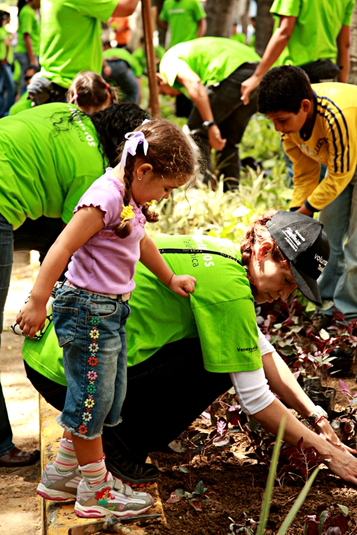 Un nutrido grupo de empleados de movistar que forma parte del Voluntariado Telefónica en Venezuela, participó el sábado 6 de septiembre, en compañía de sus familiares, en una jornada ecológica para la recuperación de áreas verdes en el Municipio Chacao de la ciudad de Caracas