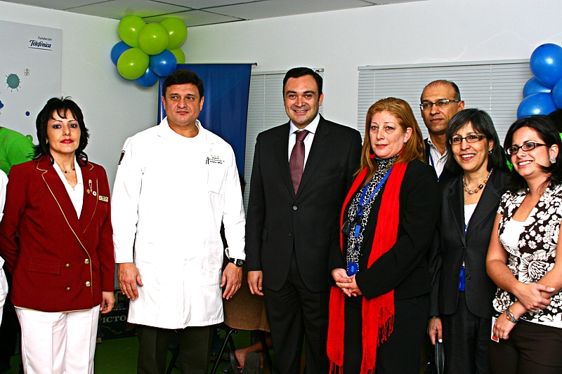 En el acto de inauguración, realizado el lunes 14 de septiembre, estuvieron presentes: el Director del Hospital Militar, Coronel Earle Ciso García; el Director de Comunicaciones y Fundación Telefónica, Douglas Ochoa; Giovanna Bruni, Gerente General de Fundación Telefónica; Milagros Carrero, Gerente de Responsabilidad Social IBM de Venezuela; Antonio Valbuena, Presidente de Opportunitas (Fundación para la Infancia y la Juventud), y Liana Sosa, responsable del programa Aulas en Fundación Telefónica.