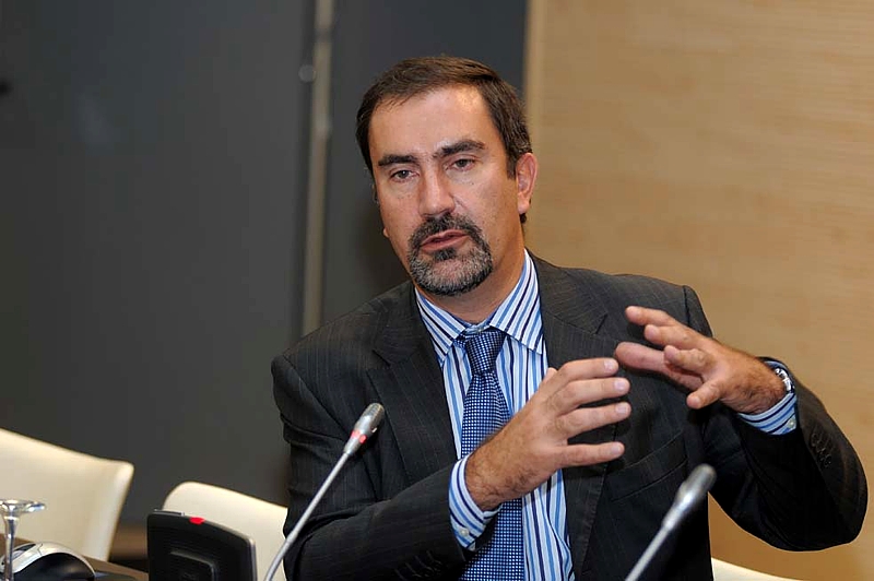 Para José de la Peña, director del área de Debate y Conocimiento, "hemos contado la tecnología de mil maneras, pero nunca lo habíamos contado humorísticamente" y ha añadido que la mejor manera de hacerlo y de que se extienda entre el público "de modo viral" es recurriendo al humor y, sobre todo, desde una visión positiva y con un vocabulario accesible a públicos más sensibles, como los mayores