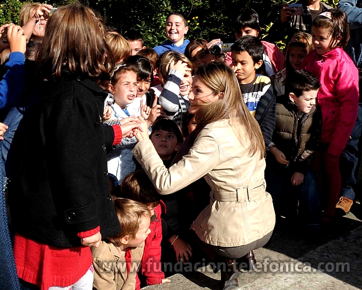 S.A.R La Princesa de Asturias manifiesta su compromiso con las tecnologías en la educación visitando el C.P. San Félix de Candás, Centro Modelo Educared de Fundación Telefónica