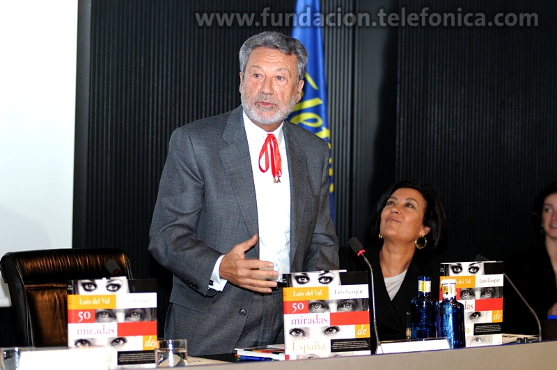Luis del Val, autor del libro y Carmen Fernández, Directora Editorial de MR Ediciones