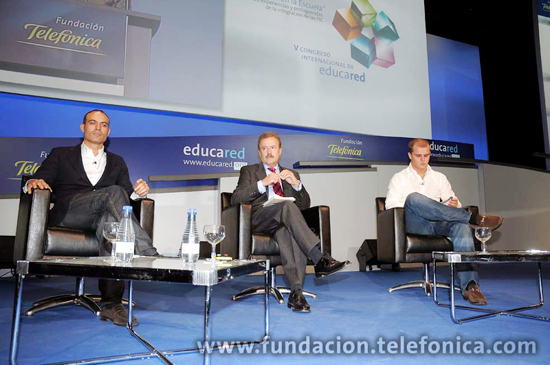 Entre las diferentes ponencias y presentaciones de la segunda jornada del V Congreso Internacional de Educared, ha destacado la mesa redonda que moderada por el periodista Manuel Campo Vidal ha abordado el tema de las redes sociales y su aplicación a la educación