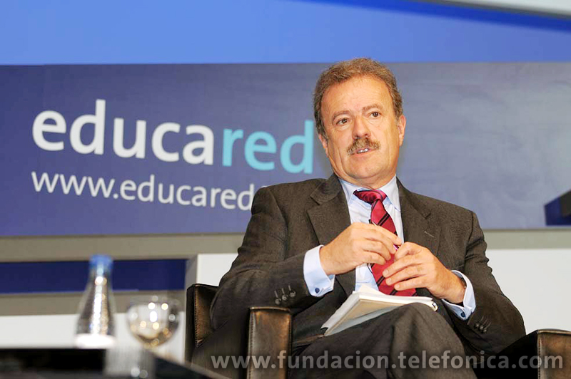 El periodista Manuel Campo Vidal moderó la mesa redonda dedicada a la aplicación de las redes sociales en la educación