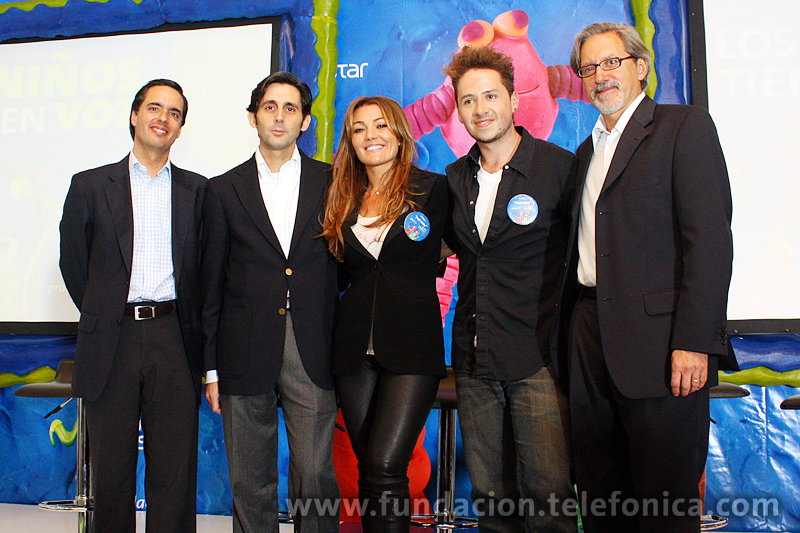 La presentación de Aquí Estoy en Bogotá, contó con la presencia de José María Alvarez- Pallete, Presidente de Telefónica Latinoamérica; Alfonso Gómez Palacio, Presidente Ejecutivo de Telefónica Colombia, Ariel Pontón, CEO de Telefónica Movistar; así como de Aitor Martiarena, Director Mundial del Sello Movistar.