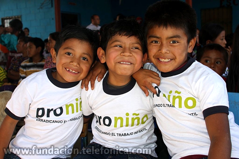 Este año, el programa Proniño de la Fundación Telefónica beneficiará a más de 12,500 niños y niñas en 11 departamentos del país.