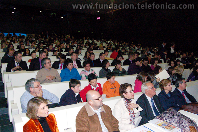 En esta ocasión, han resultado galardonados con los primeros premios proyectos procedentes de centros educativos de Sevilla, Valladolid, Pontevedra, Madrid, Zaragoza, Segovia, Murcia, Santander, Bilbao, Burgos, Valencia, Jaén, Almería, Teruel, Málaga, Barcelona y Córdoba