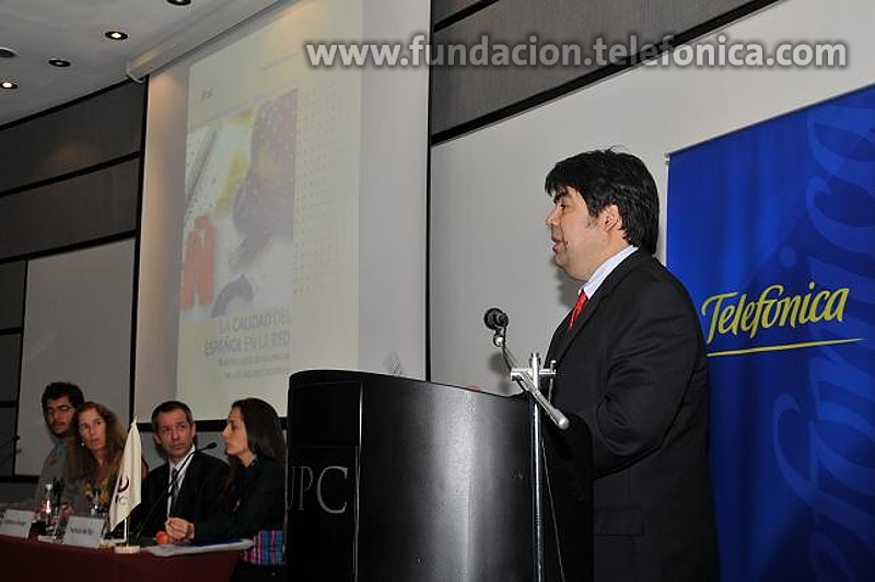 El periodista Marco Sifuentes, la decana de la Facultad de Comunicaciones de la Universidad Peruana de Ciencias Aplicadas, Úrsula Freundt-Thurne, el gerente de Comunicación Corporativa de Telefónica del Perú, Guillermo Denegri, la periodista Patricia del Río, y el director de la Fundación Telefónica del Perú, Mario Coronado