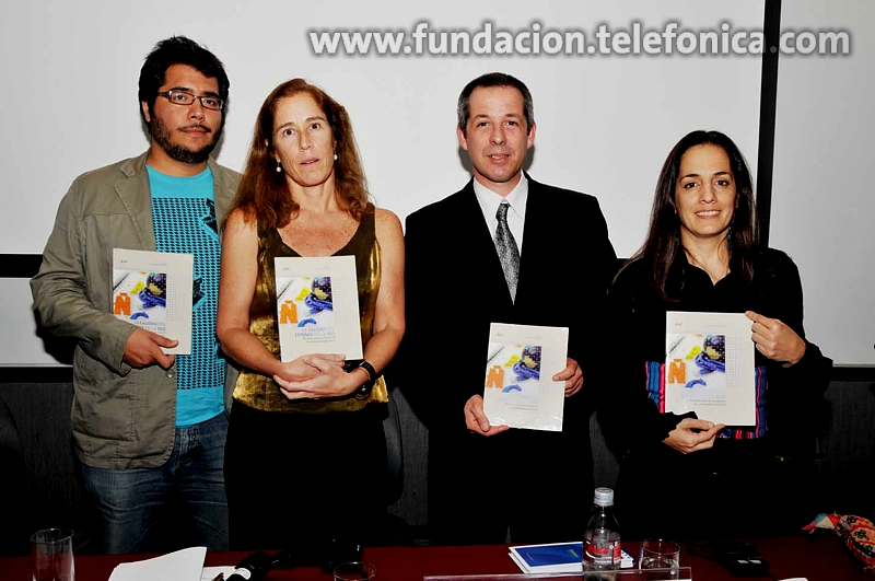 El periodista Marco Sifuentes, la decana de la Facultad de Comunicaciones de la Universidad Peruana de Ciencias Aplicadas, Úrsula Freundt-Thurne, el gerente de Comunicación Corporativa de Telefónica, Guillermo Denegri, y la periodista Patricia del Río