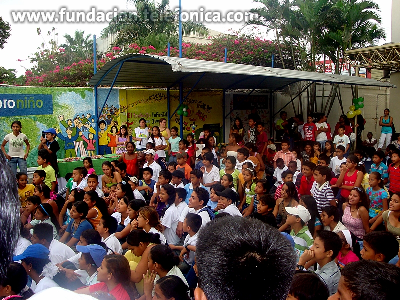 Voluntarios Telefónica de Ecuador celebraron la Navidad con cientos de niños y niñas