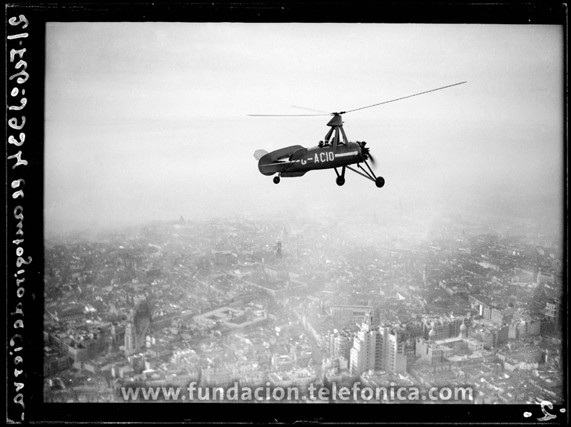 El autogiro La Cierva sobre Madrid, 1934. © Marín. VEGAP 2010.