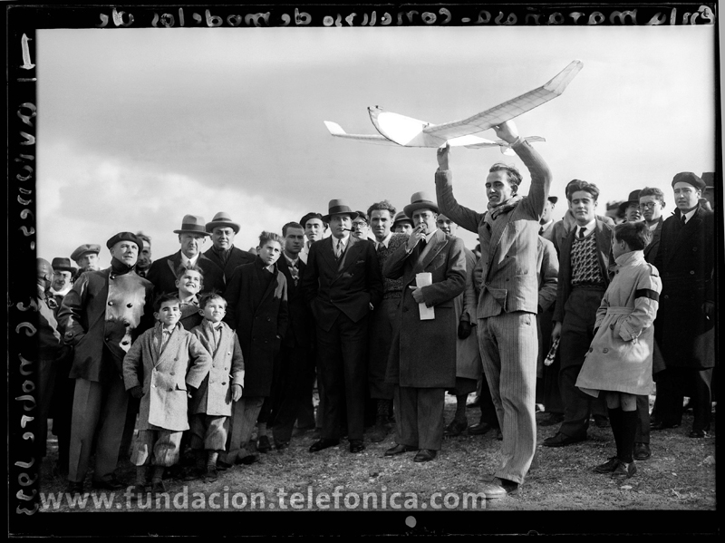 Concurso de modelos de aviones, La Marañosa, Madrid 1933. © Marín. VEGAP 2010.