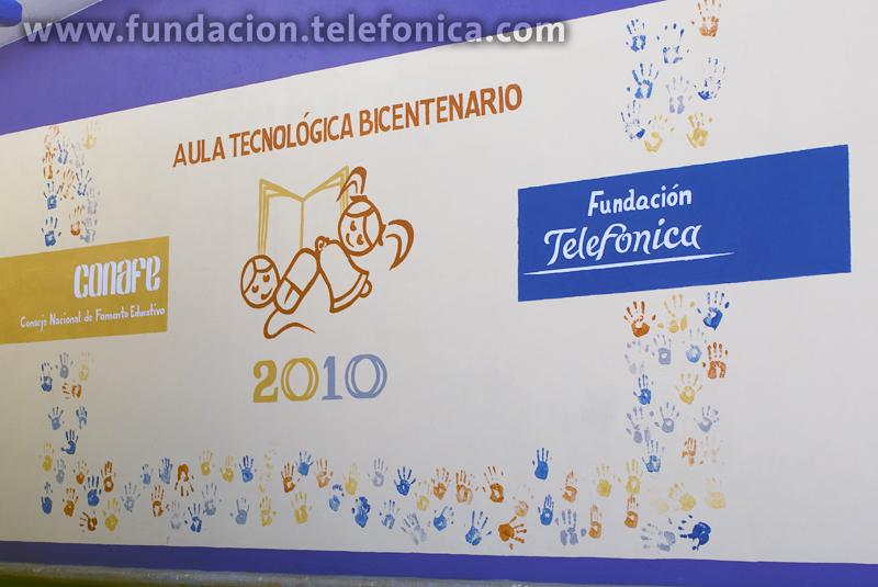 Mural de la inauguración del Aula Tecnológica Bicentenario.