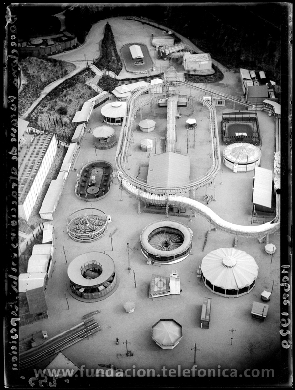 Vista aérea del Parque de Atracciones. Barcelona, 1929. © Marín. VEGAP 2010.