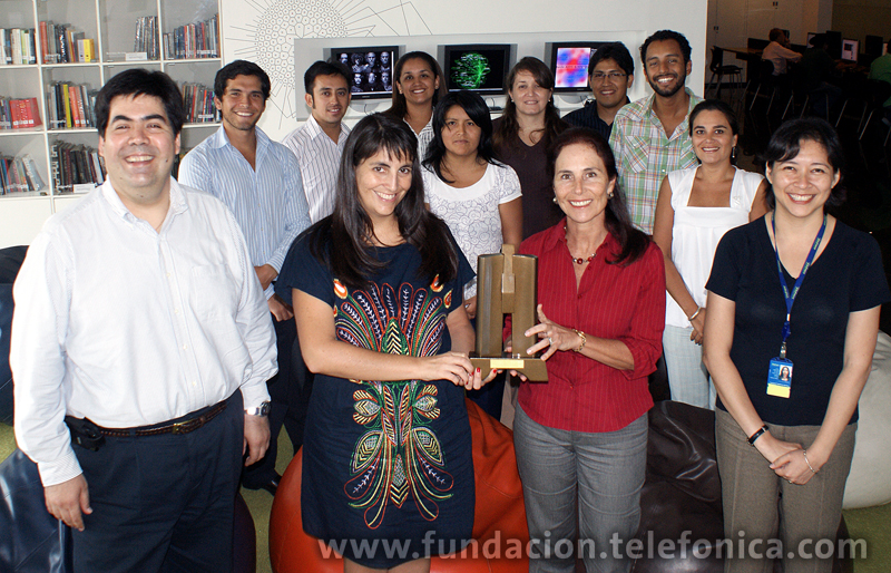 Equipo de la Fundación Telefónica del Perú responsable del proyecto “Aulas Fundación Telefónica”, ganador del Premio a la Excelencia ANDA 2010 en las categoría Responsabilidad Social: Educación y Valores.