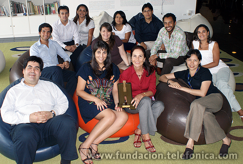 Equipo de la Fundación Telefónica del Perú responsable del proyecto “Aulas Fundación Telefónica”, ganador del Premio a la Excelencia ANDA 2010 en las categoría Responsabilidad Social: Educación y Valores.