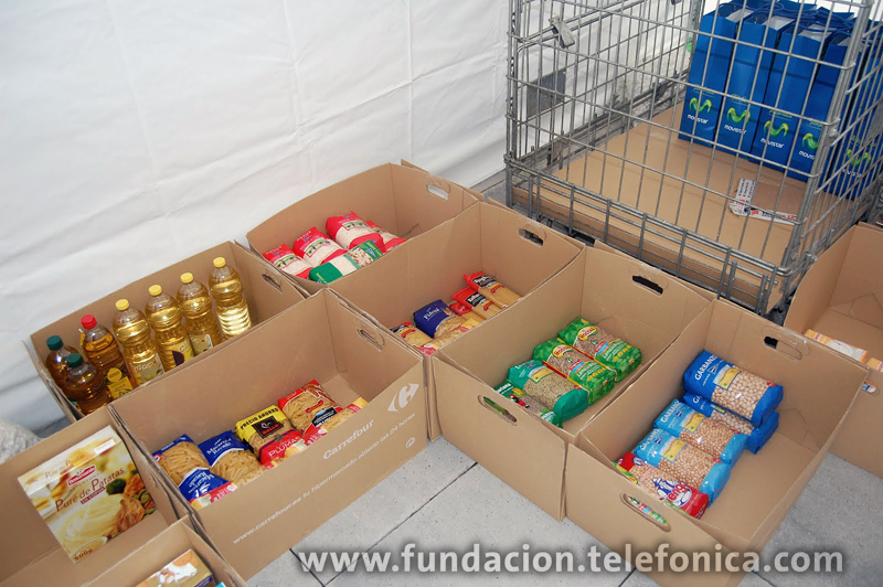 Más de 250 Voluntarios en España recogen más de 15 toneladas de alimentos entre sus compañeros de trabajo, destinadas a los sectores más desfavorecidos de la sociedad.