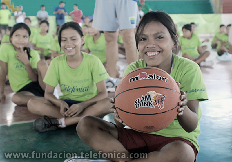 Academia Deportiva Escolar Fundación Telefónica de Minibásquet en Iquitos.