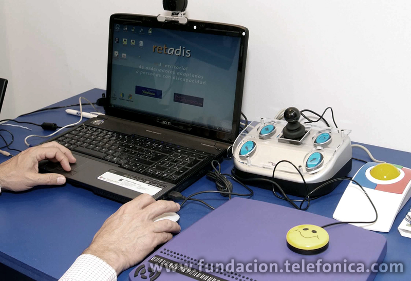 Un equipo Retadis en el stand de Voluntarios Telefónica.