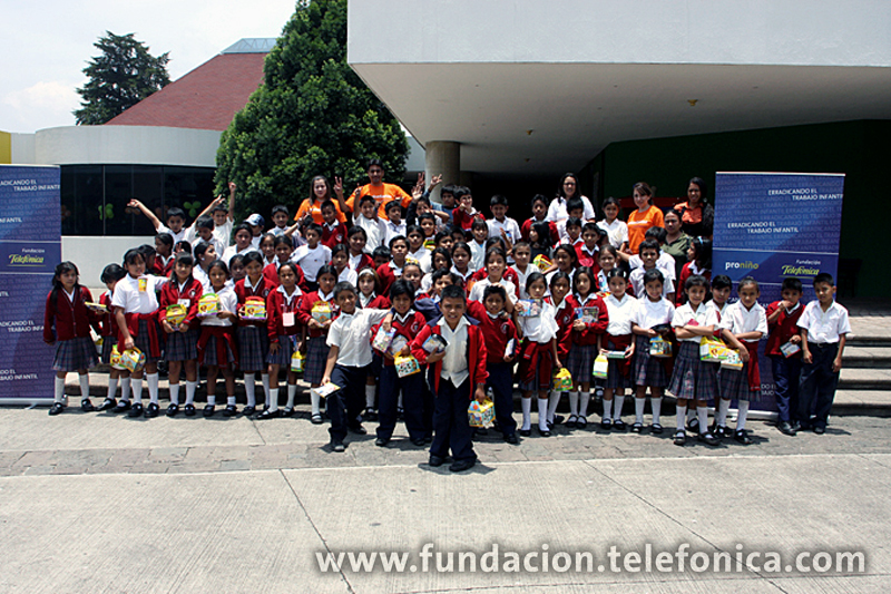 Los niños se despiden del Museo.