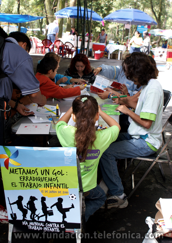 Pintamos nuestra camiseta contra el trabajo infantil.