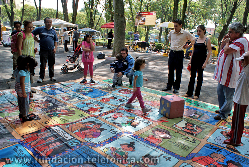 Serpientes y escaleras por los derechos de los niños.