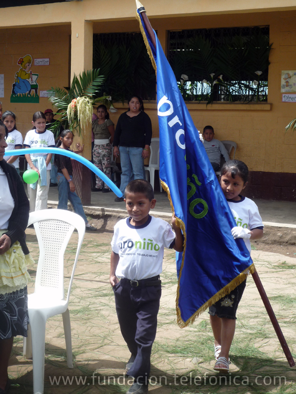 Para conmemorar el Día Mundial contra el Trabajo Infantil, Fundación Telefónica, a través de su programa Proniño, desarrolla un Foro Proniño con la participación de representantes del Ministerio de Educación, Ministerio de Trabajo, Ministerio de Salud, Procuraduría de los Derechos Humanos y Municipalidad.