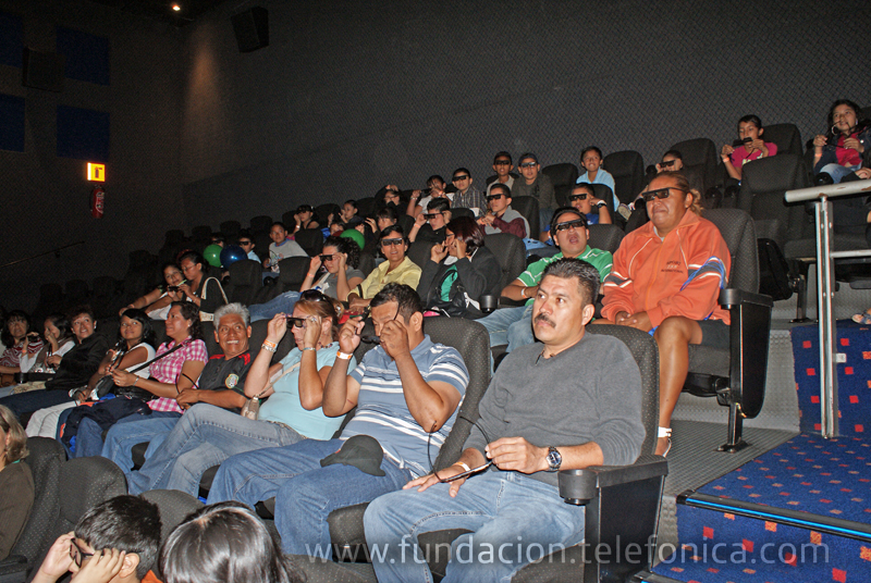Los niños disfrutando en Cinema Park.
