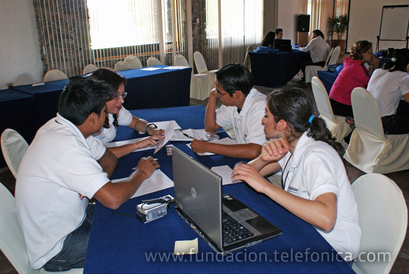 Fundación Telefónica México realizó el Tercer Encuentro de Dinamizadores de Aulas Fundación Telefónica. La Hacienda Cantalagua ubicada en Contepec, Michoacán fue la sede de este encuentro cuyo objetivo fue construir las bases metodológicas y didácticas para el trabajo que los chicos realizan en las AFT, además de crear conciencia sobre su papel en el proyecto.
