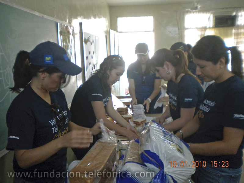 México se une a la celebración del Día Internacional del Voluntario Telefónica realizando actividades recreativas con los beneficiados del programa Proniño.
