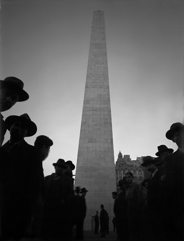 Obelisco, 1936. © Horacio Coppola.