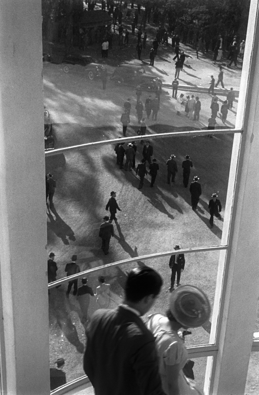 Hipódromo, La Plata, 1938. © Horacio Coppola.