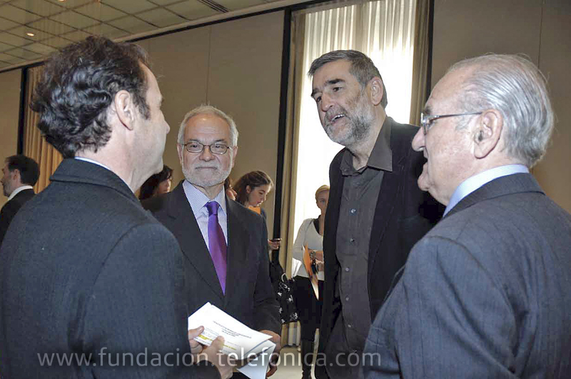 Cándido Velázquez (a la derecha), ex Presidente de Telefónica, miembro del Patronato de Fundación Telefónica, y Presidente de la Confederación de Autismo España, acudió como invitado al acto.