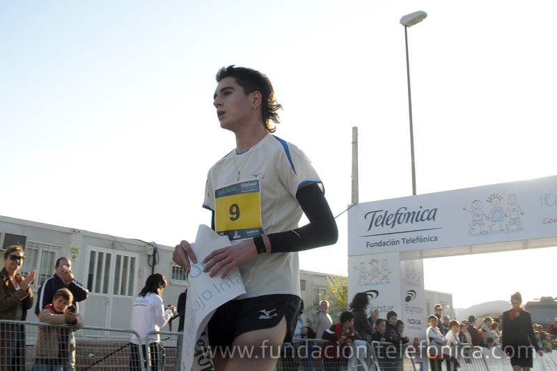 El ganador de la carrera de 5 kilómetros, Alex Fiz.