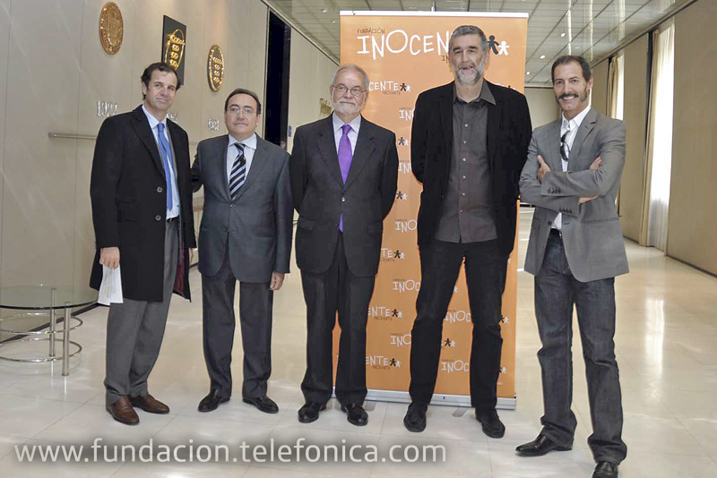 De izda a dcha: José Velasco, Presidente de Fundación Inocente Inocente; José Félix Dones, Director Voluntarios Telefónica España; Javier Nadal, Vicepresidente Ejecutivo de Fundación Telefónica; Juan Manuel López Iturriaga y Manuel Bandera, colaboradores de la Fundación Inocente Inocente.